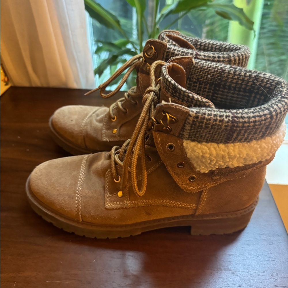 Super Cute Cozy Brown Ankle Boots